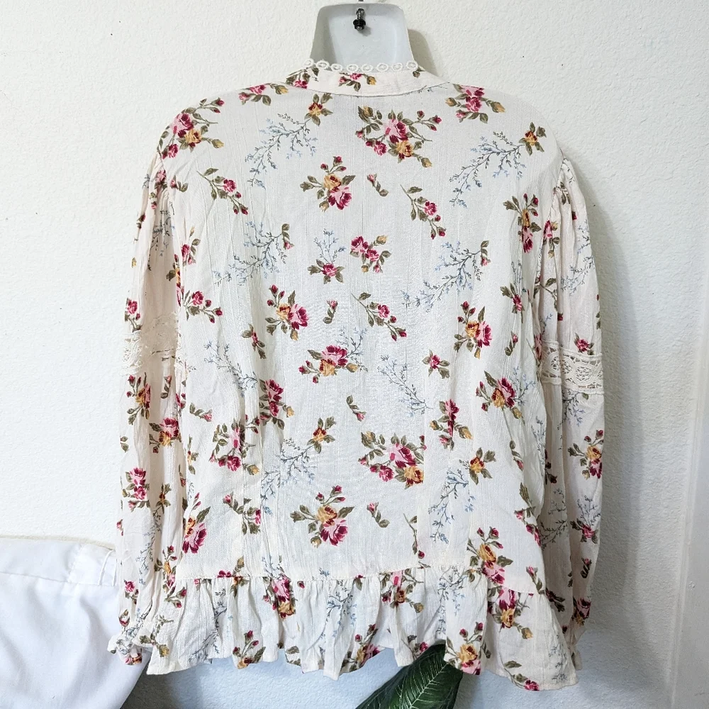 Angie Floral Lace Blouse - Cream and Red - Picture 10 of 10